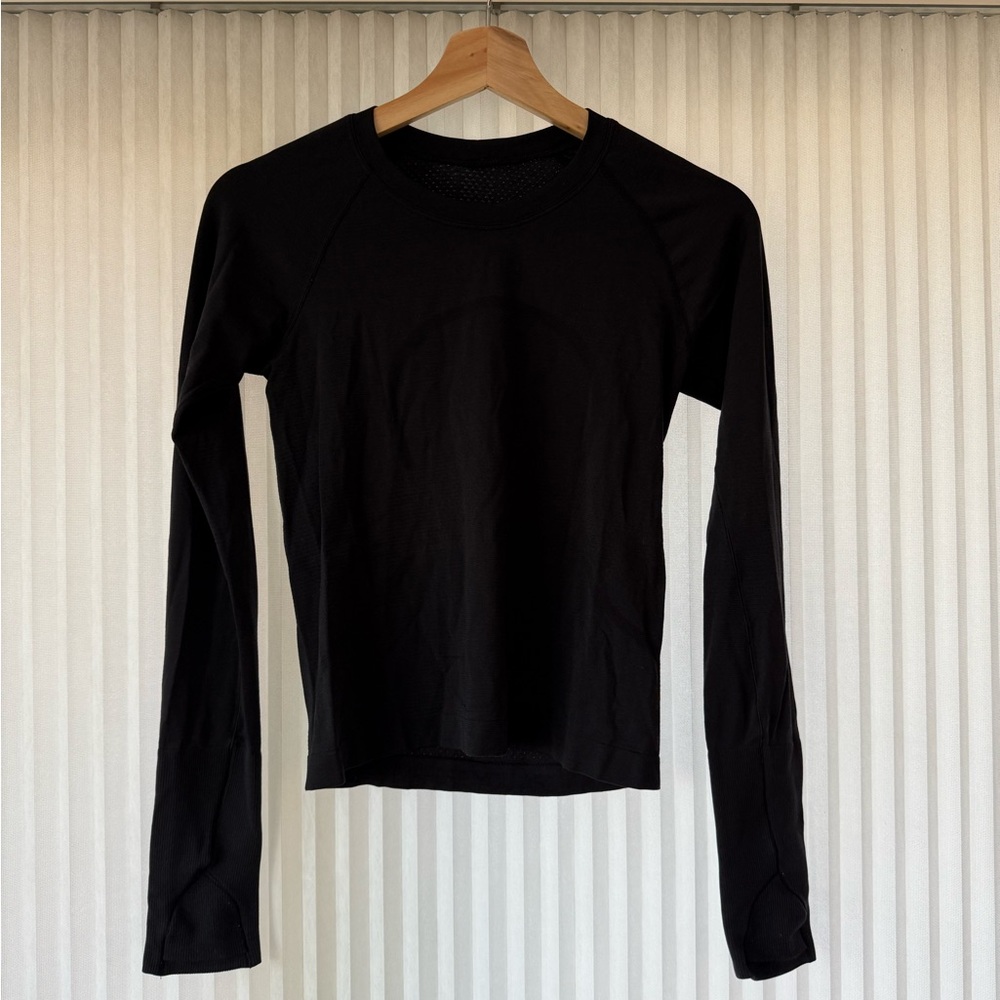 Lululemon athletic top